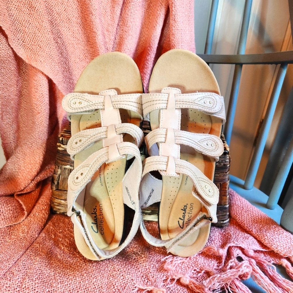 Clarks collection BNWT.  women's sandals  size 9 velcro straps easy adjust